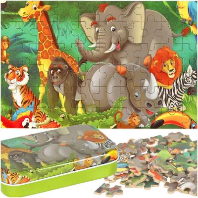 Drevené rozprávkové puzzle v plechovke so slonom 60 dielikov